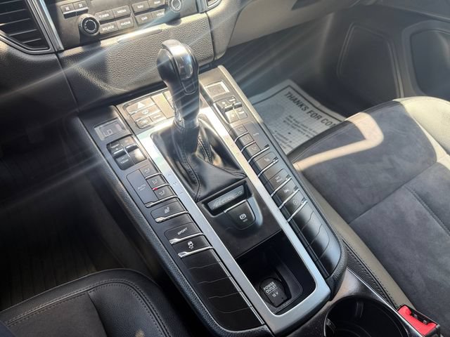 Used 2018 Porsche Macan AWD/4WD image 28