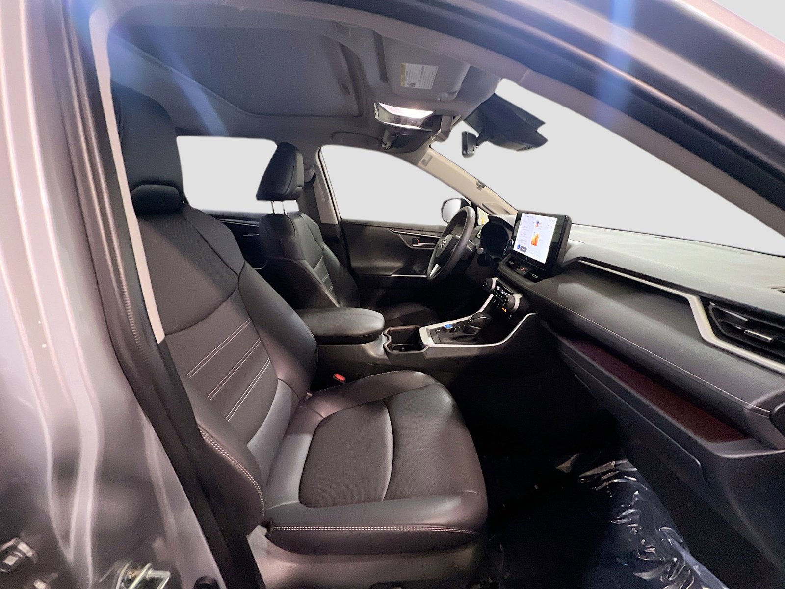 Used 2025 Toyota RAV4 Limited w/ Weather Package image 22