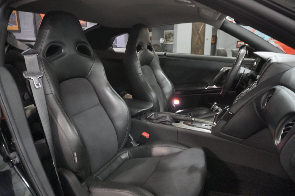 Used 2009 Nissan GT-R Premium AWD/4WD image 31