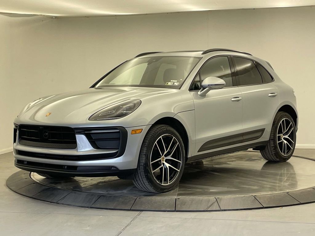 Certified 2022 Porsche Macan image 1