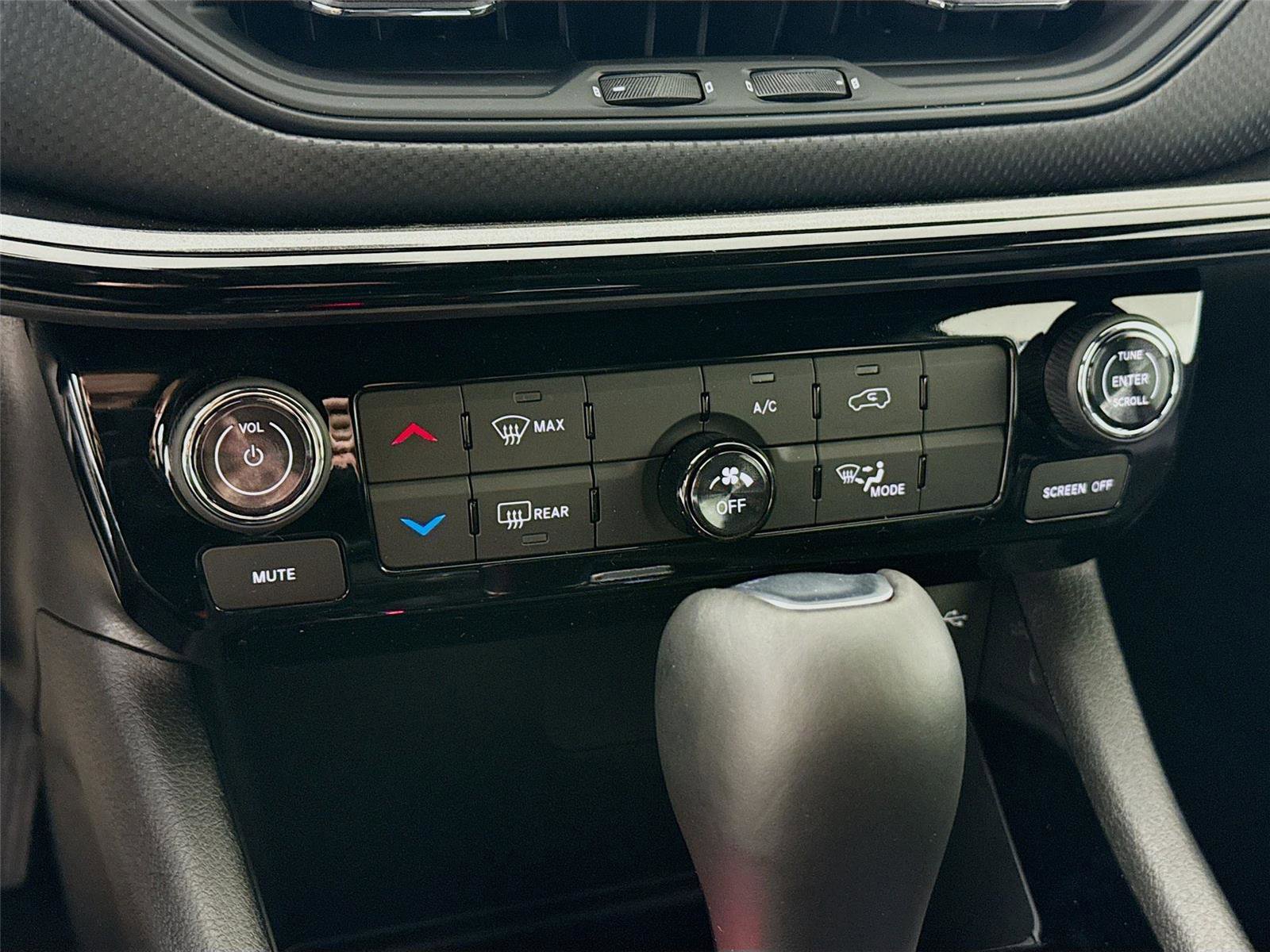 New 2026 Jeep Compass Latitude image 16