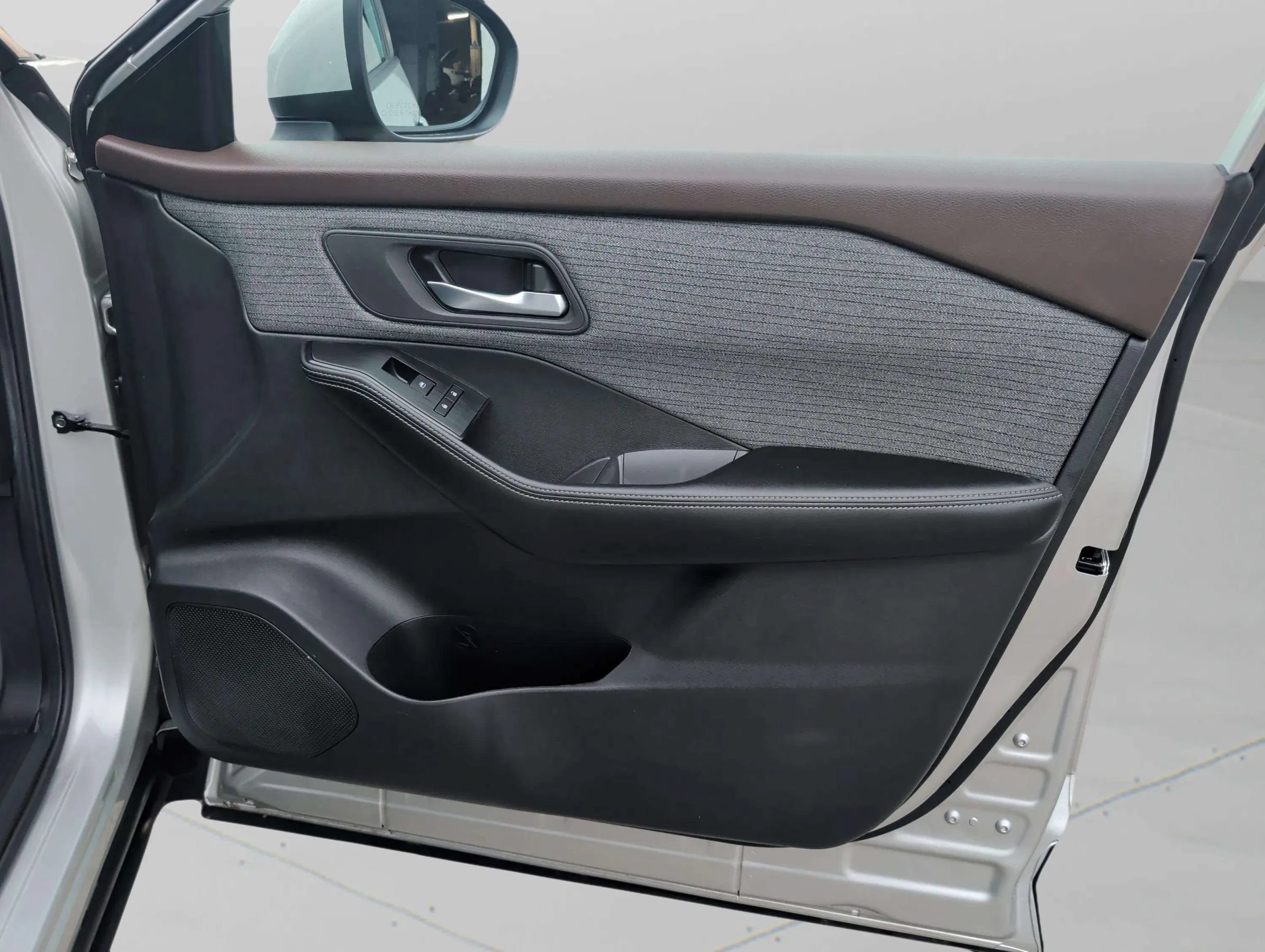 Used 2023 Nissan Rogue SV FWD image 37