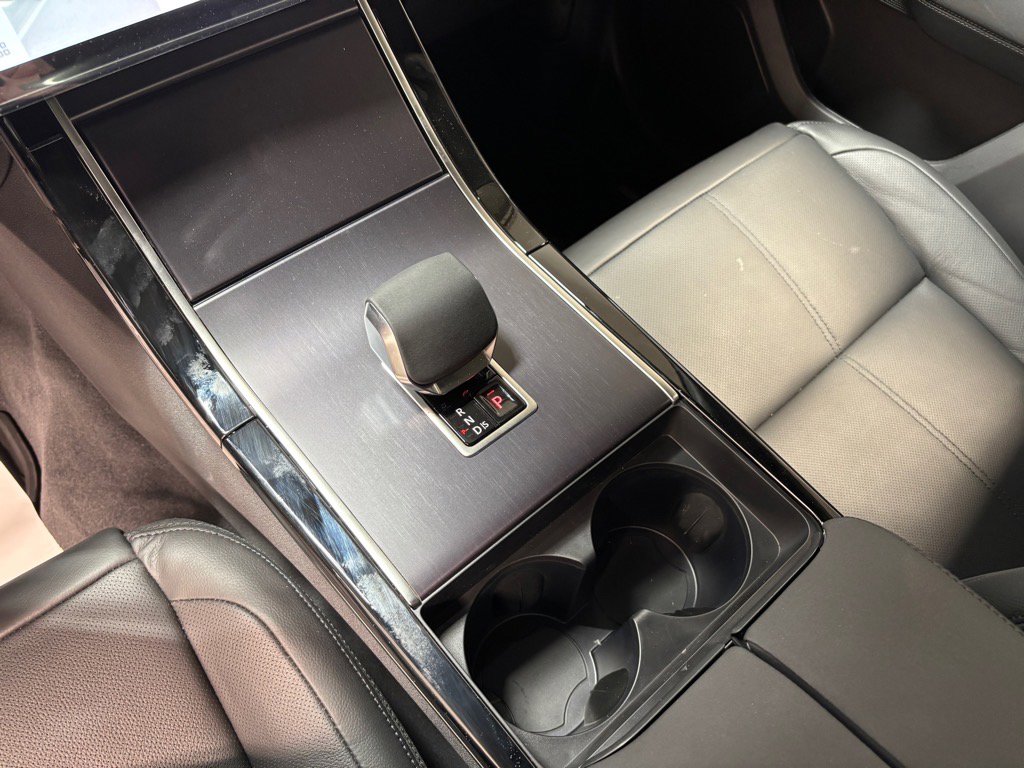 New 2026 Land Rover Range Rover Velar Dynamic SE image 14