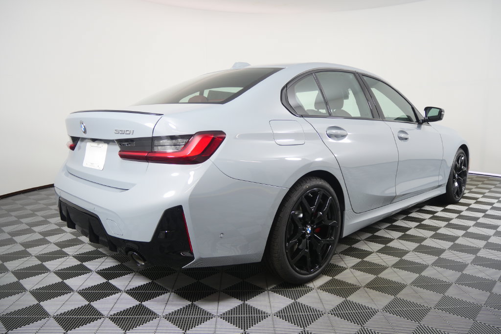 New 2026 BMW 330i Sedan w/ M Sport Package RWD image 4