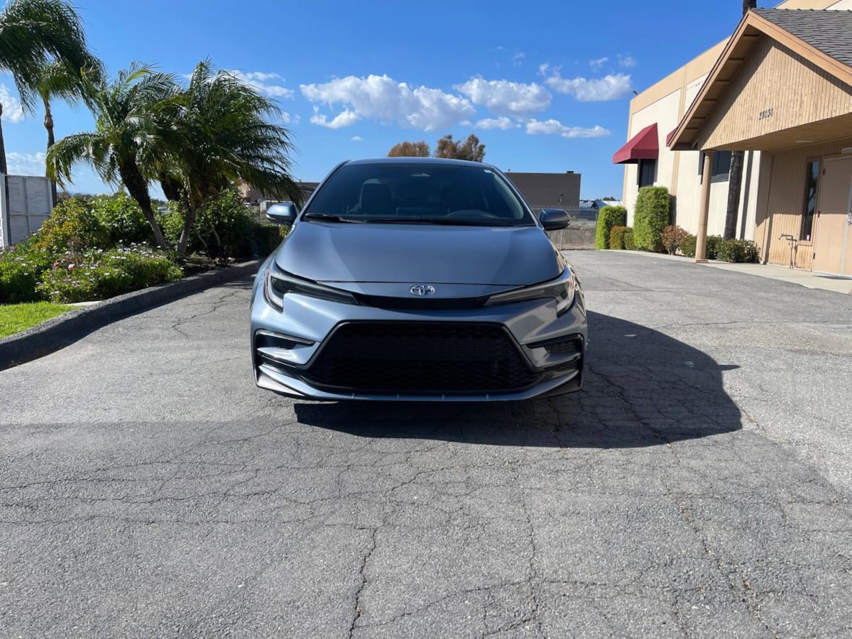 Used 2023 Toyota Corolla SE FWD image 2