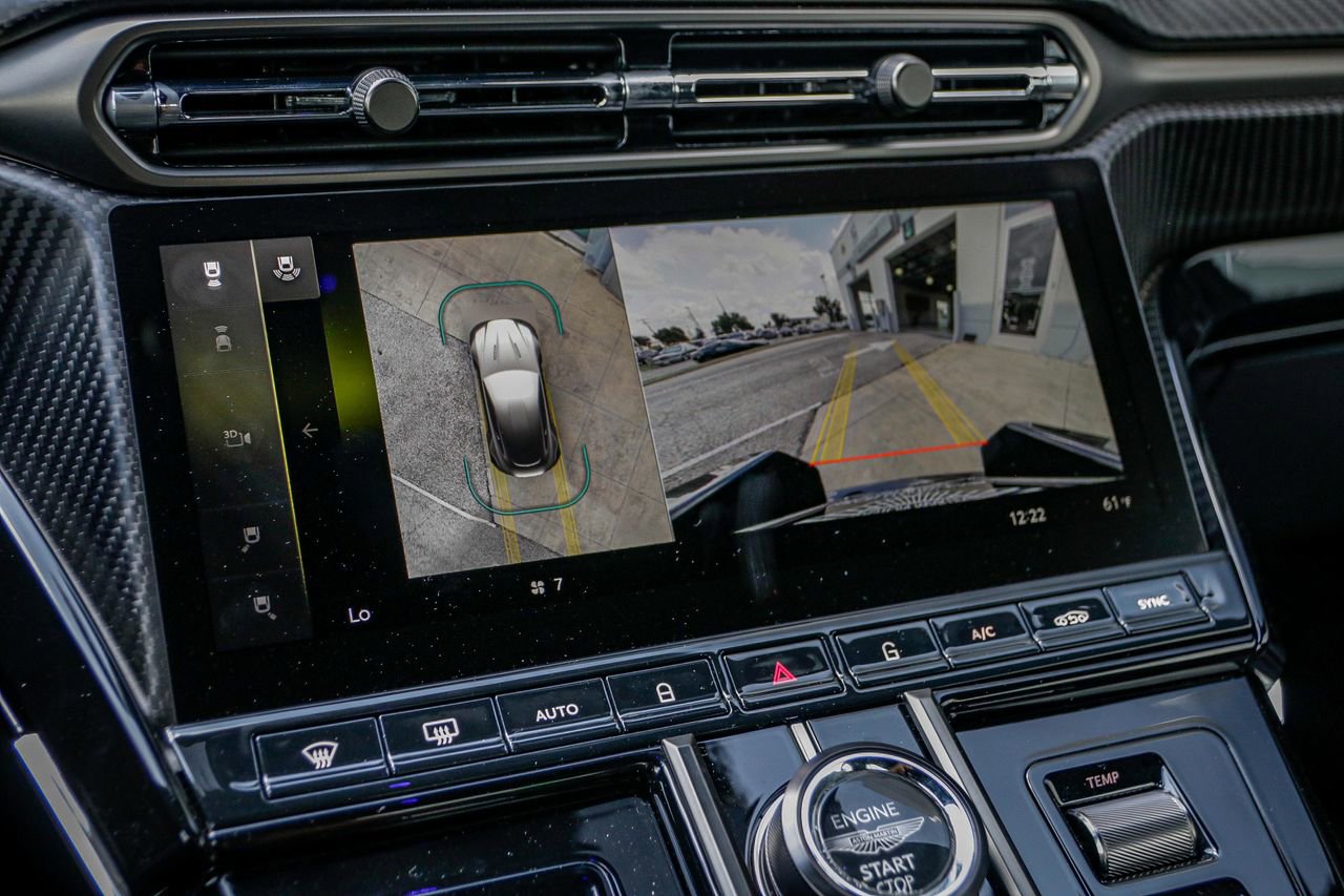 New 2025 Aston Martin V8 Vantage Coupe RWD image 27