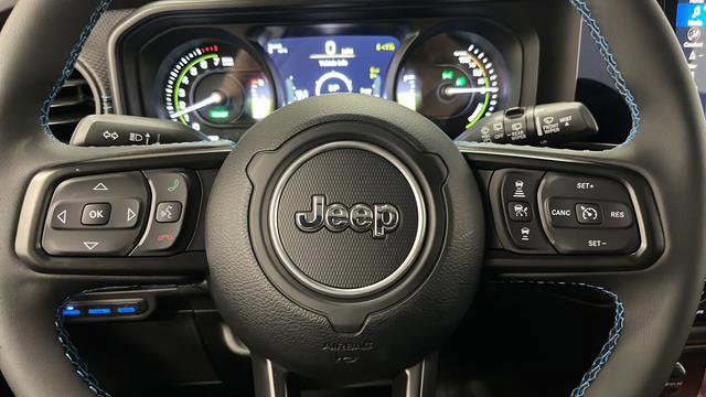 Used 2025 Jeep Wrangler Unlimited Rubicon 4xe AWD/4WD image 15