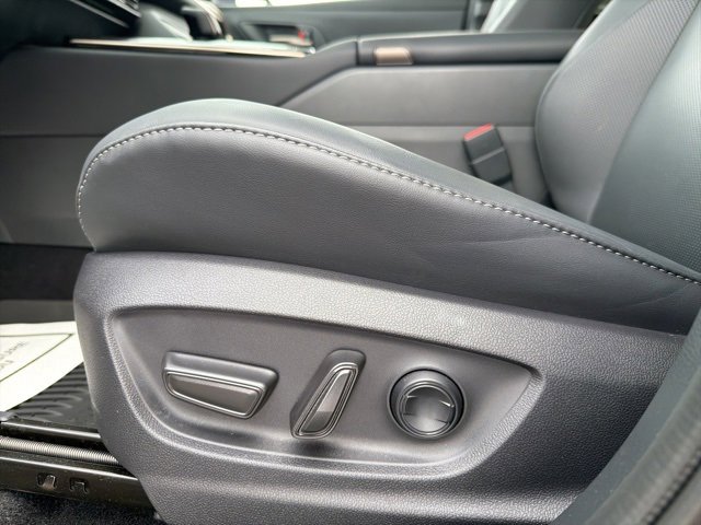 Certified 2025 Toyota Crown Signia XLE image 17