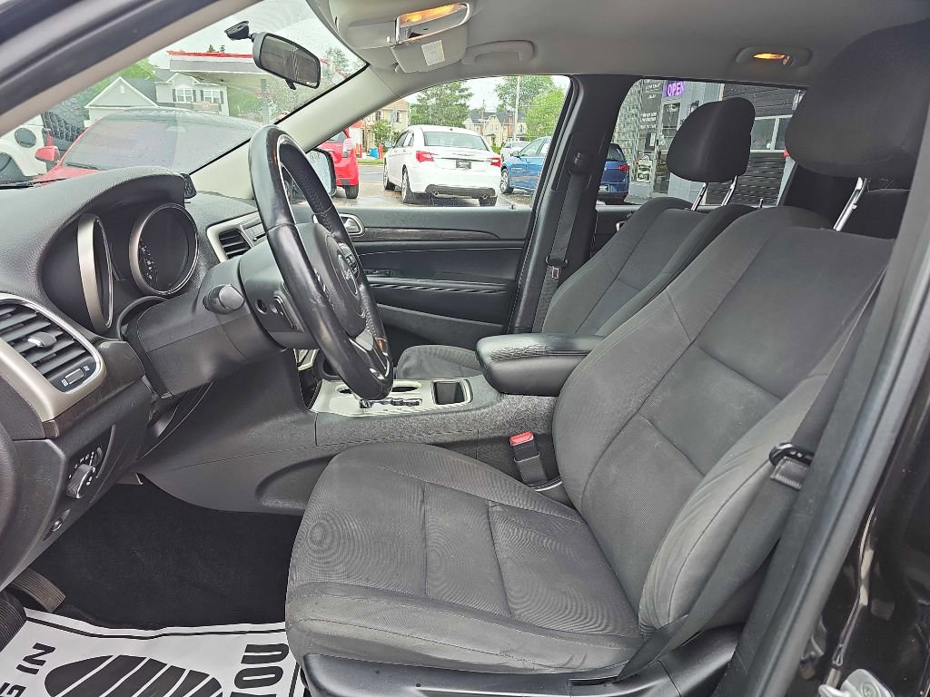 Used 2013 Jeep Grand Cherokee Laredo AWD/4WD image 9