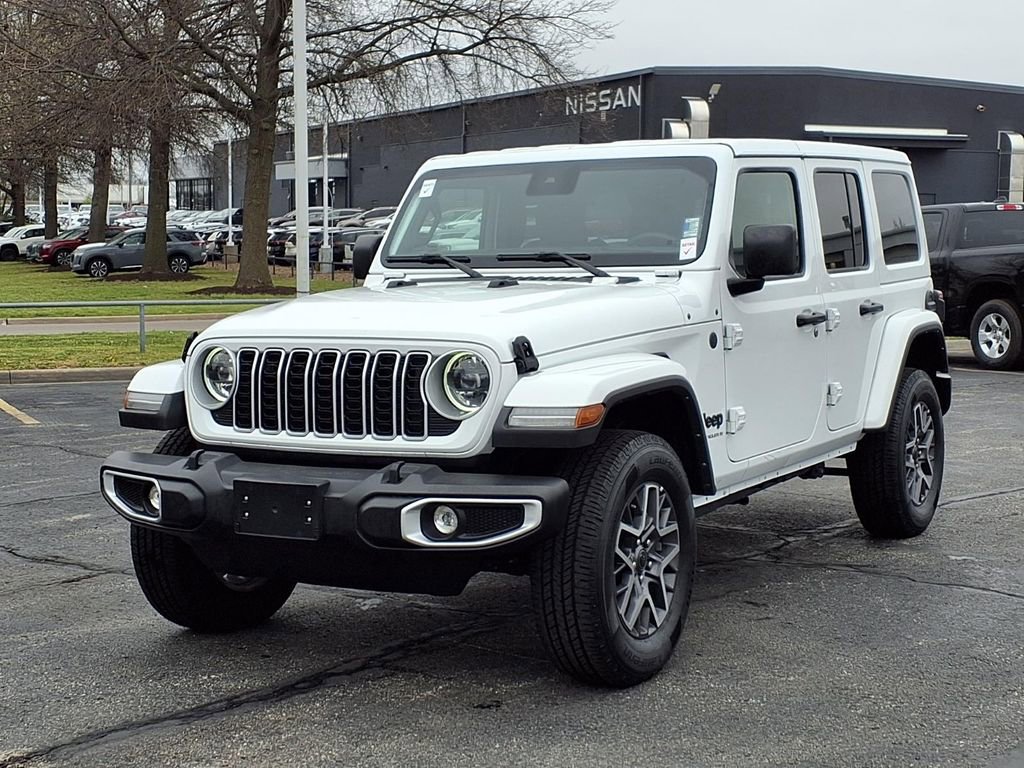 Used 2025 Jeep Wrangler Sahara image 2