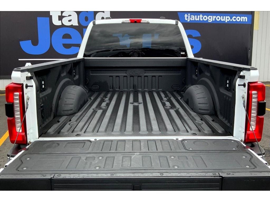 Used 2025 Ford F350 Lariat AWD/4WD image 11