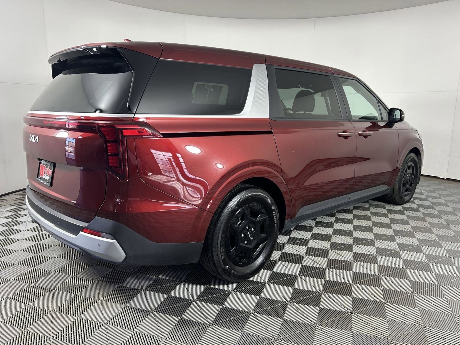 Certified 2025 Kia Carnival LXS image 10