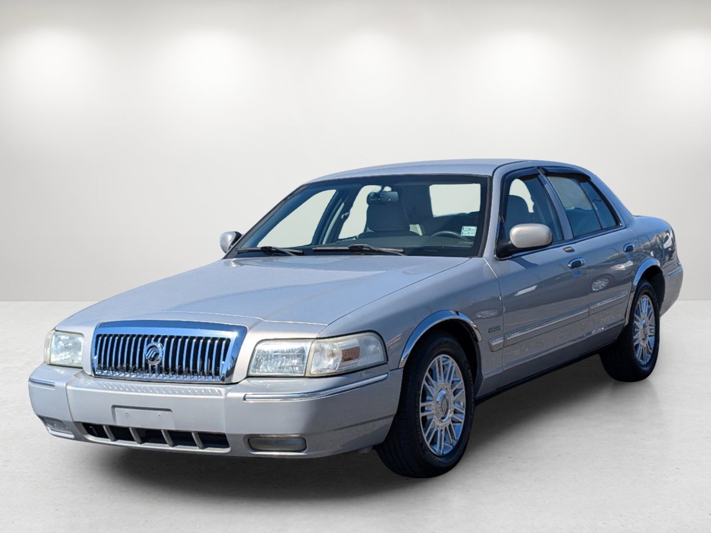 Used 2010 Mercury Grand Marquis LS image 1
