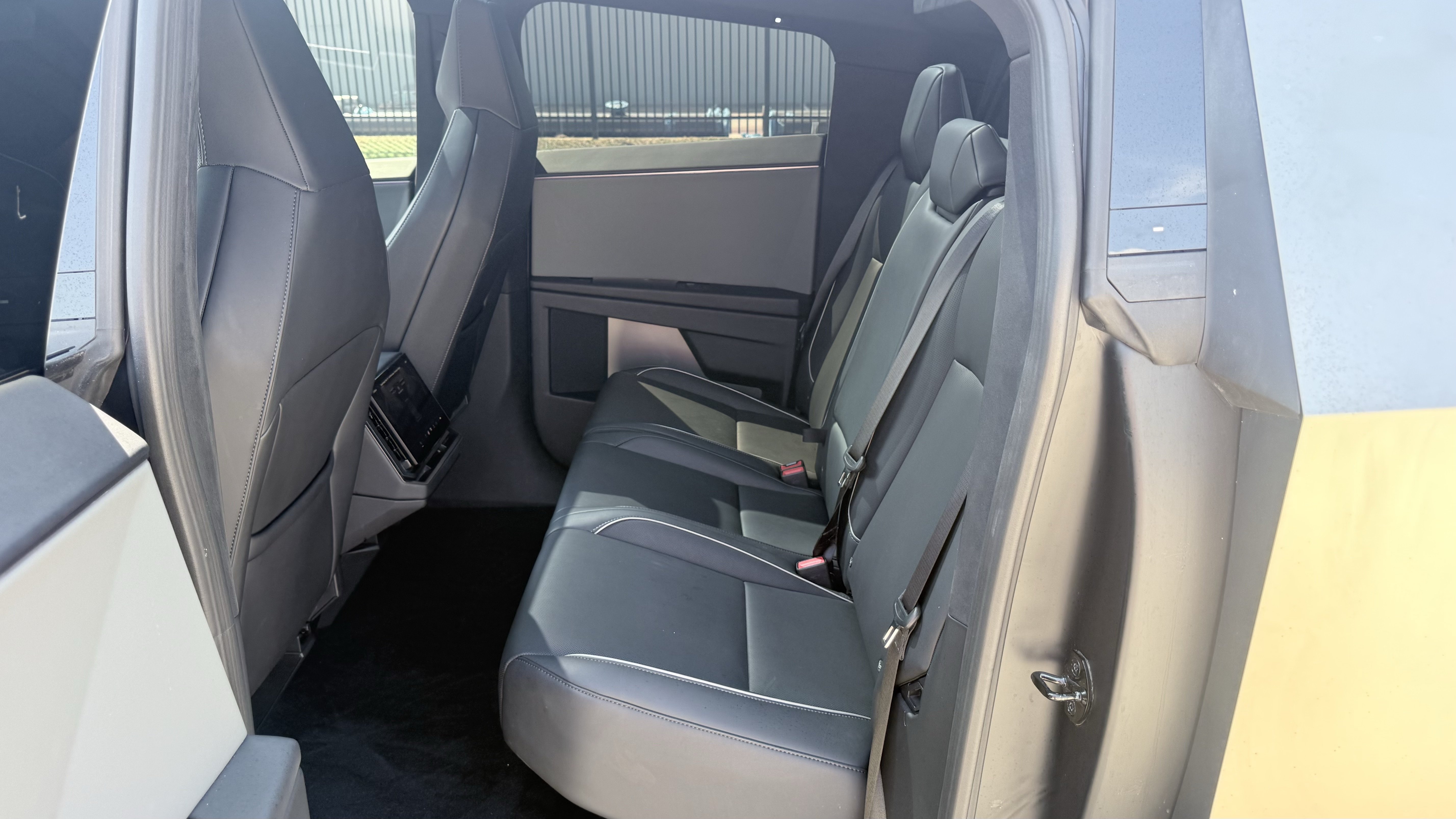 Used 2025 Tesla Cybertruck AWD Crew Cab image 27