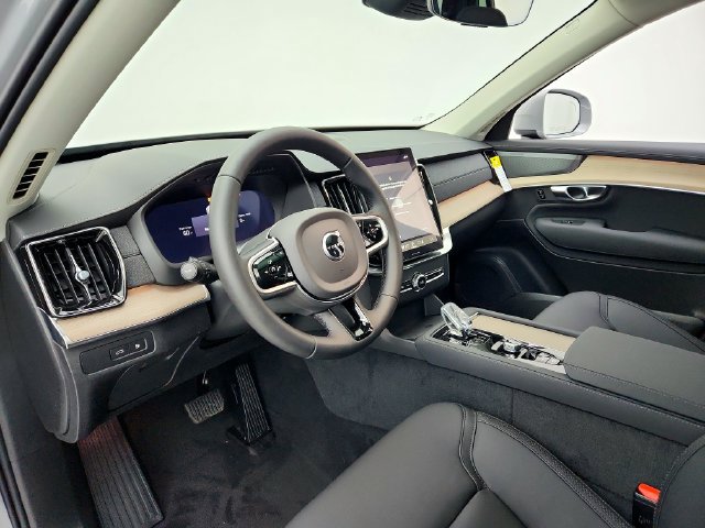 New 2026 Volvo XC90 T8 Plus w/ Protection Package Premier AWD/4WD image 16