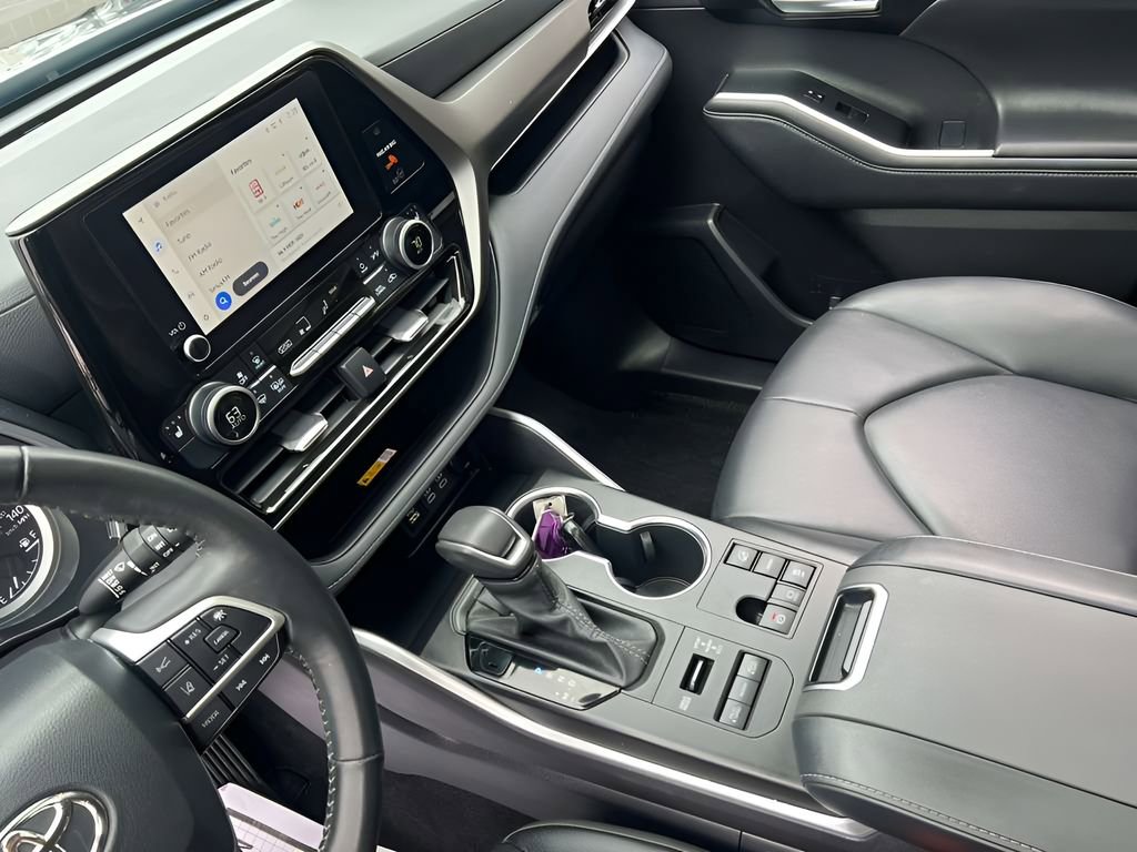 Used 2025 Toyota Highlander XLE image 22