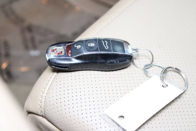 Used 2013 Porsche Cayenne AWD/4WD image 15