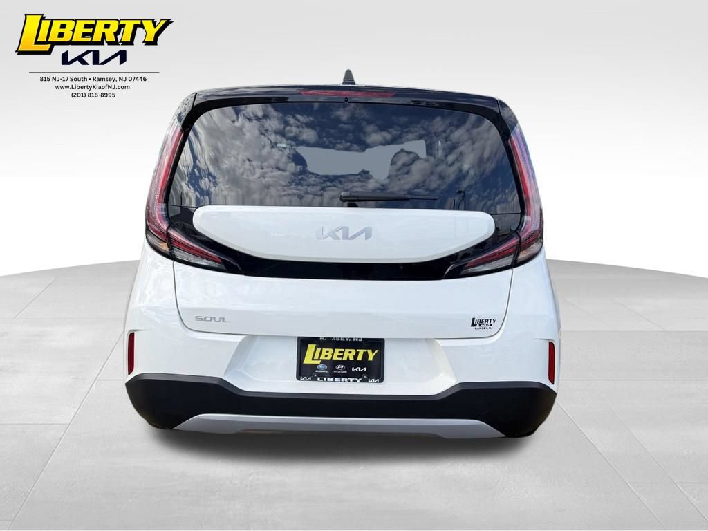 Used 2023 Kia Soul LX FWD image 6