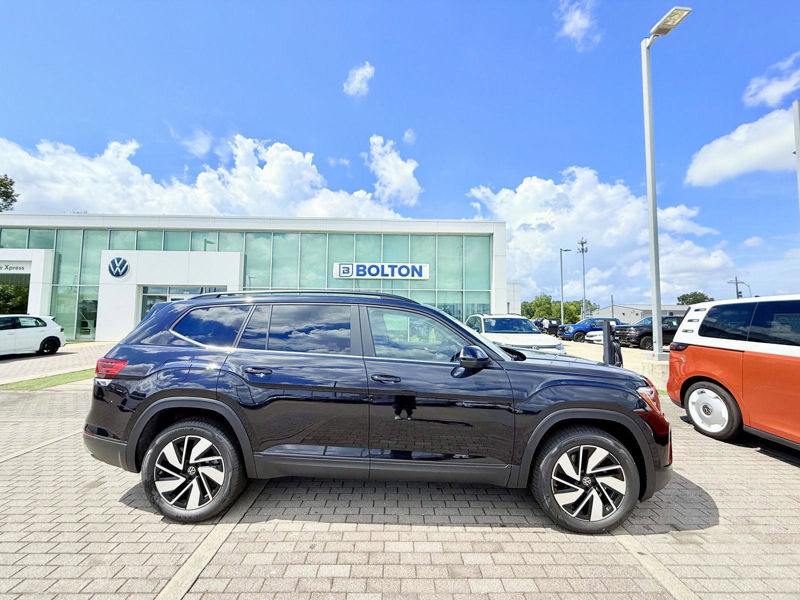 New 2026 Volkswagen Atlas SE image 2