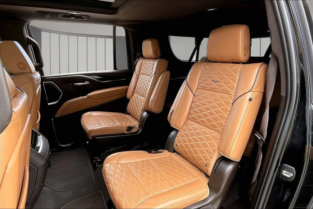 Used 2023 Cadillac Escalade ESV Premium Luxury AWD/4WD image 28