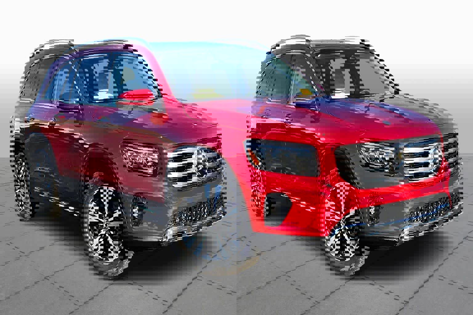 Used 2025 Mercedes-Benz GLB 250 image 3