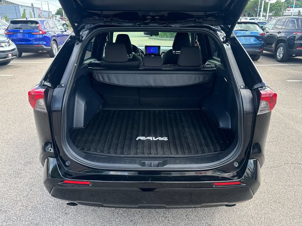 Used 2024 Toyota RAV4 SE w/ Weather & Moonroof Package AWD/4WD image 7