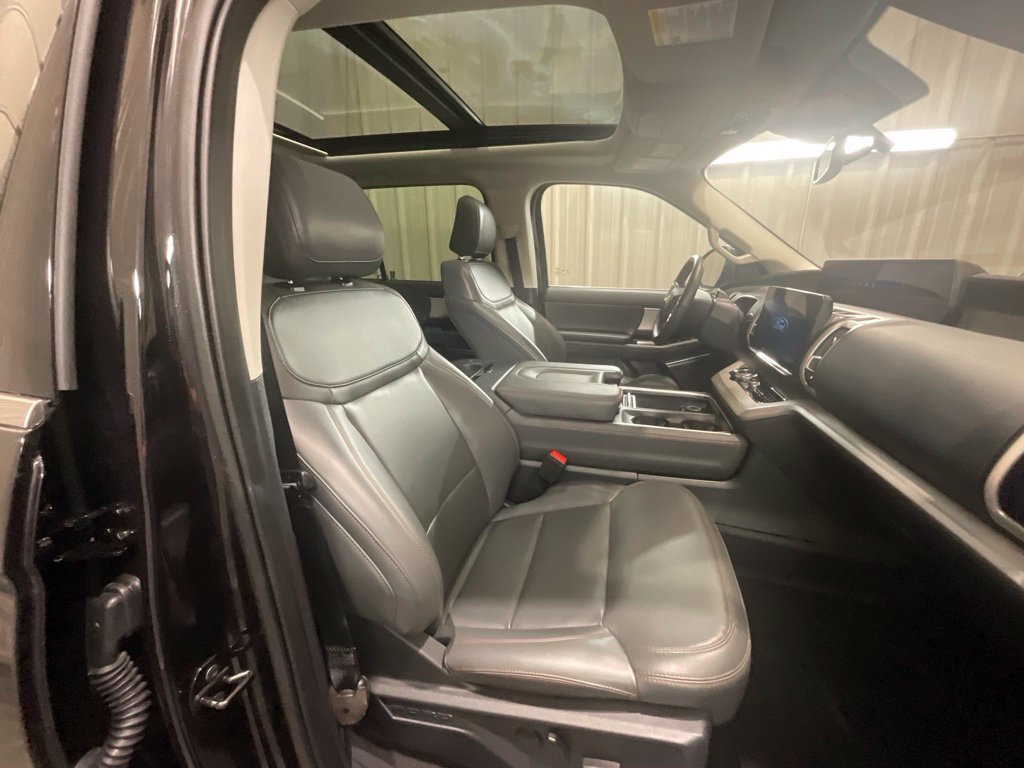 Used 2025 Ford Expedition Active RWD image 15