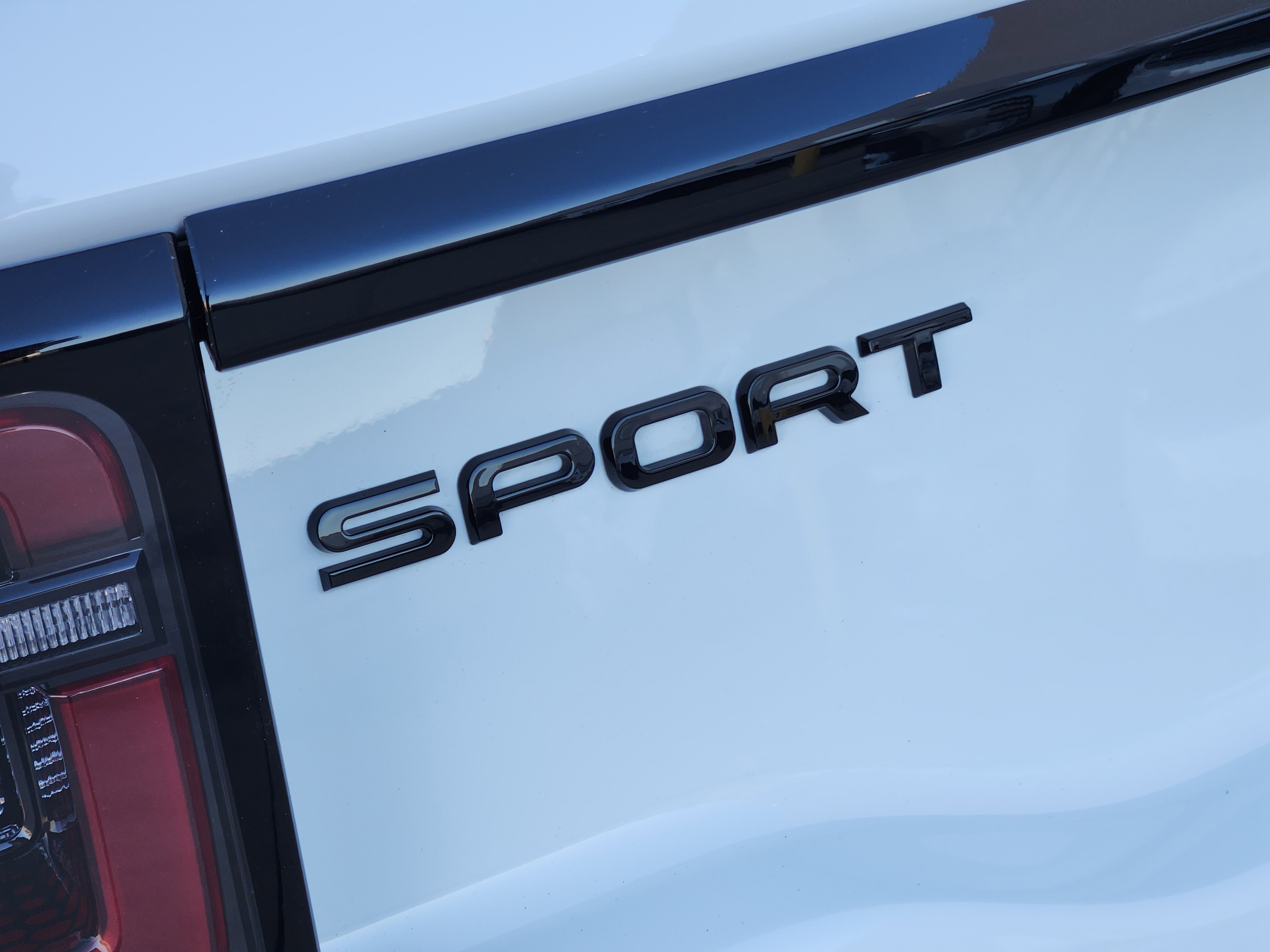 Used 2025 Land Rover Discovery Sport Dynamic SE image 13