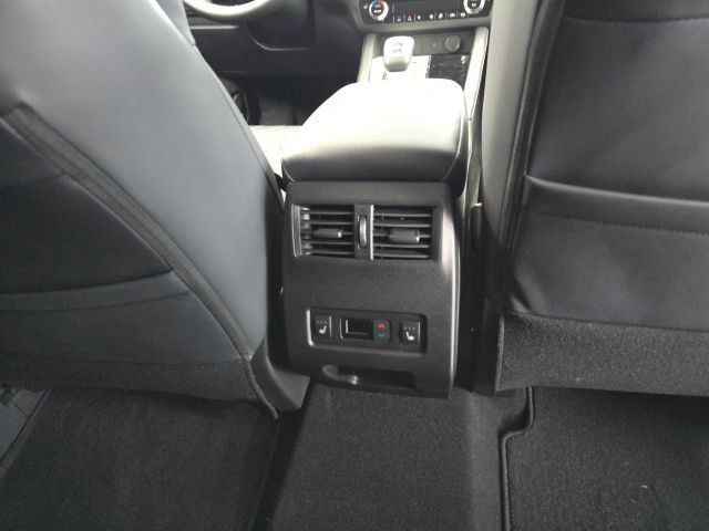 Used 2024 Mitsubishi Outlander SEL AWD/4WD image 16
