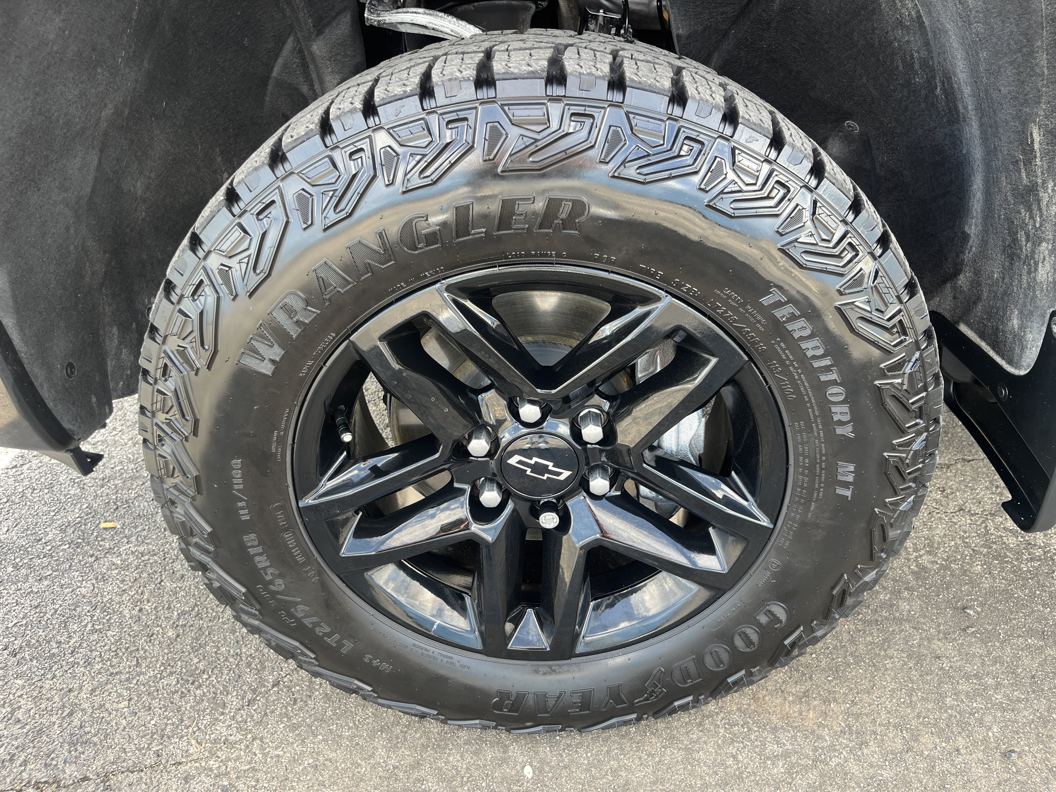 Used 2025 Chevrolet Silverado 1500 Custom Trail Boss w/ LPO, Dark Essentials Package AWD/4WD image 9