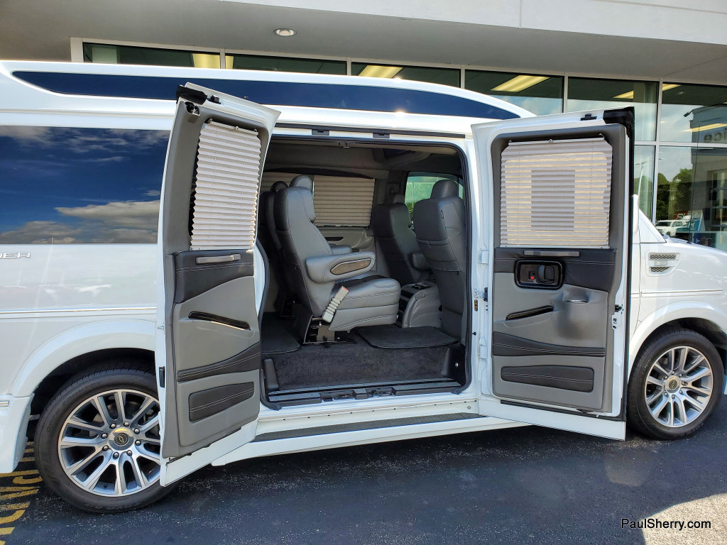 Used 2020 Chevrolet Express 2500 w/ Enhanced Convenience Package RWD image 25