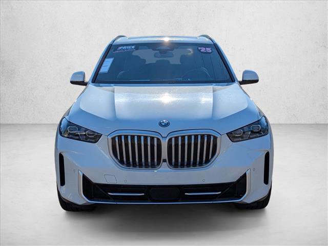 Used 2025 BMW X5 xDrive50e image 2