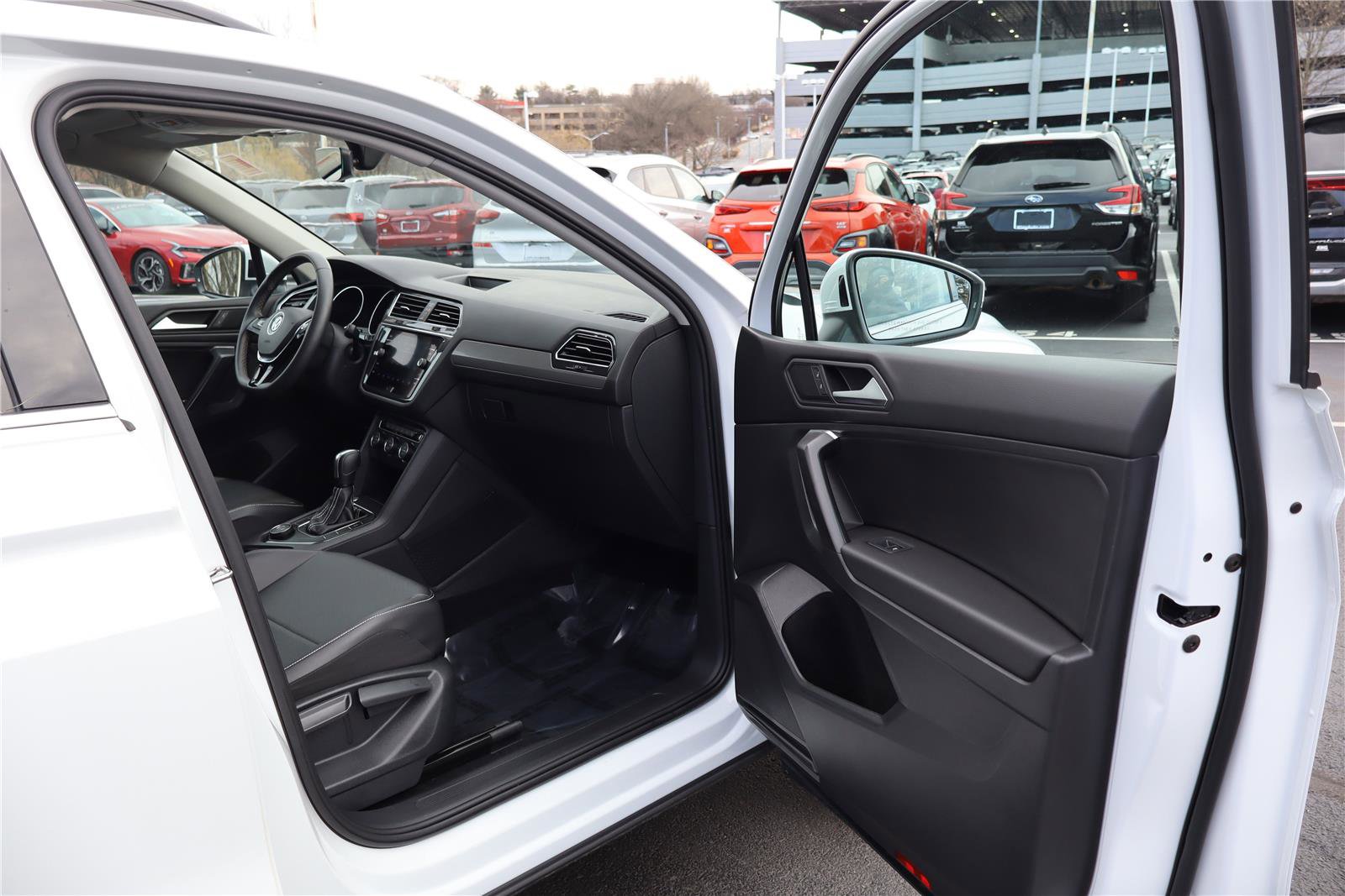 Certified 2021 Volkswagen Tiguan SE w/ Panoramic Sunroof Package image 27