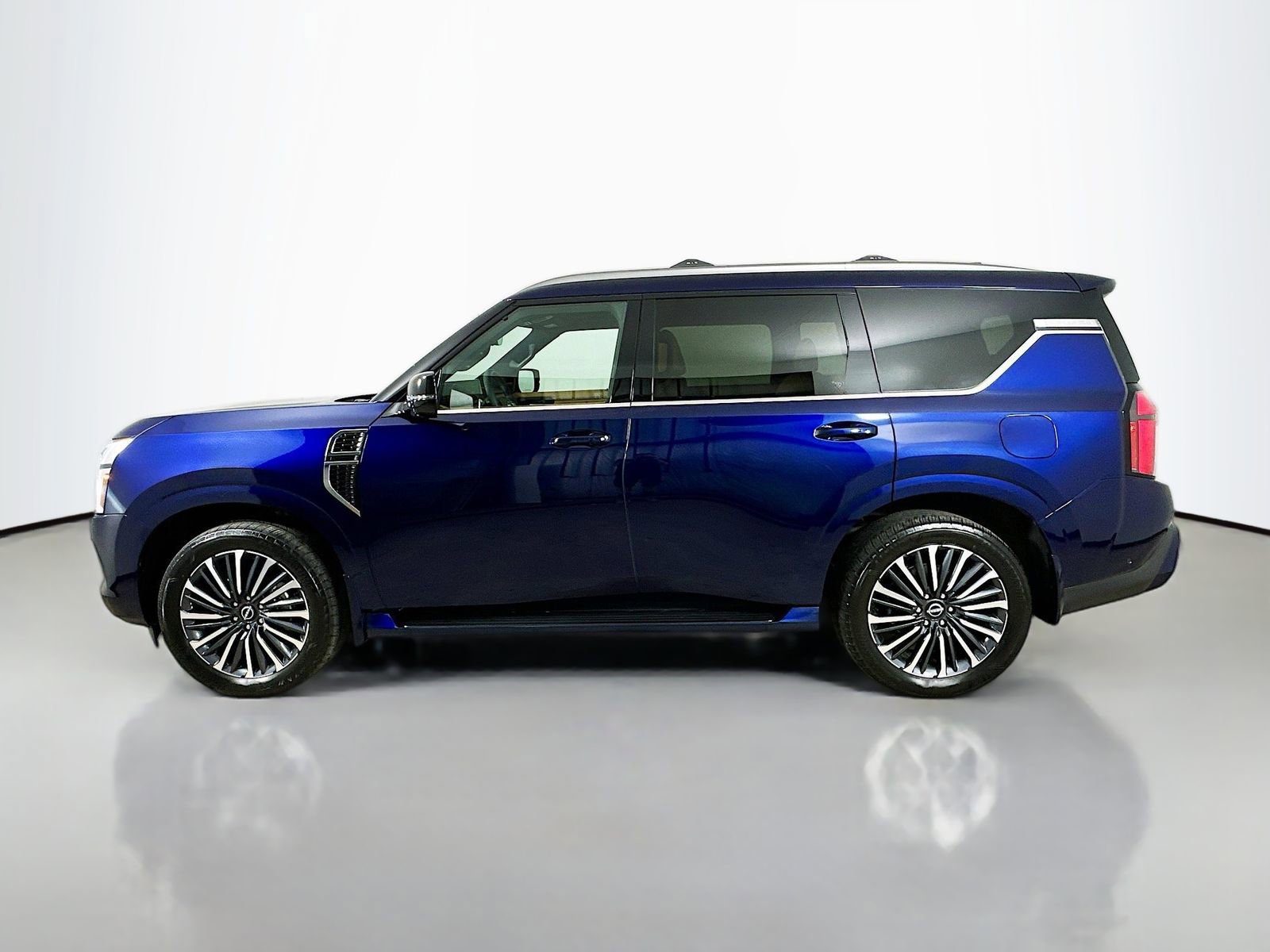 Used 2025 Nissan Armada Platinum Reserve AWD/4WD image 8