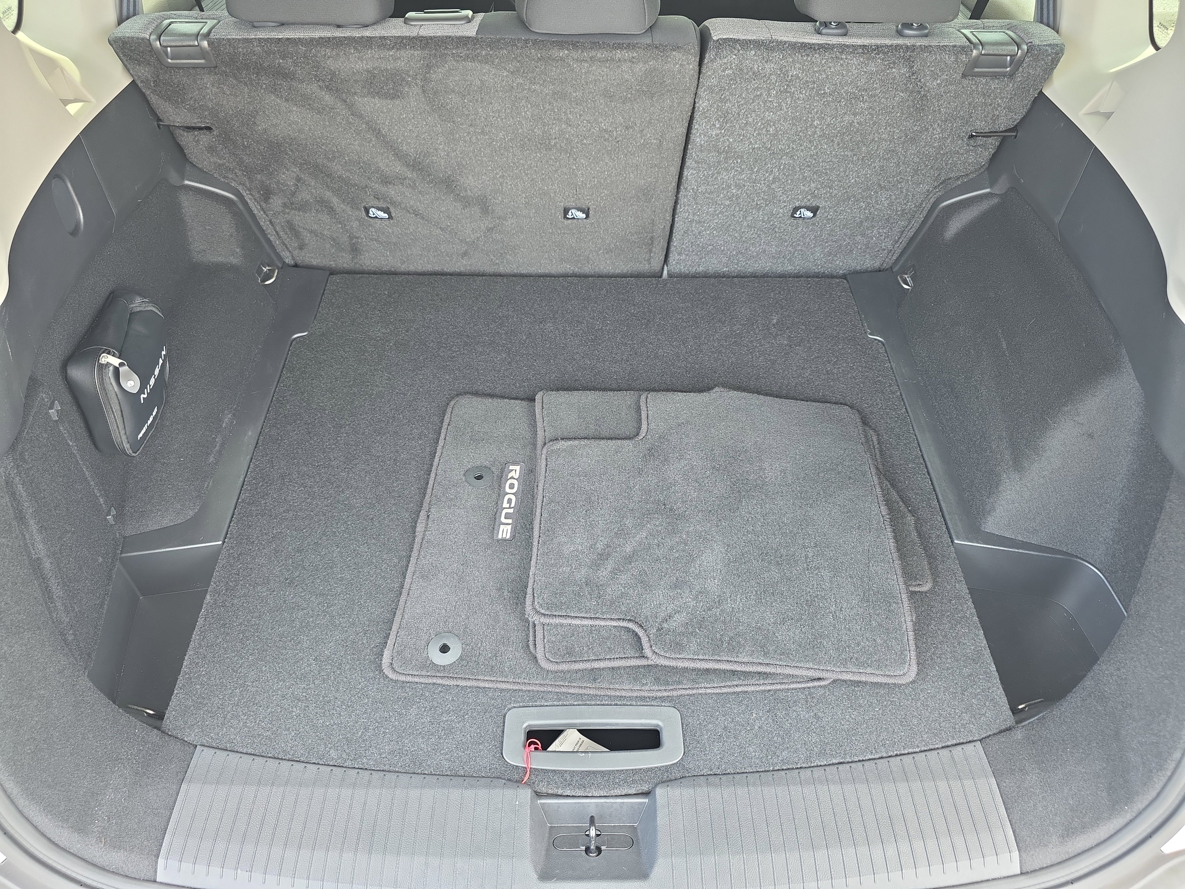 Used 2023 Nissan Rogue SV image 12