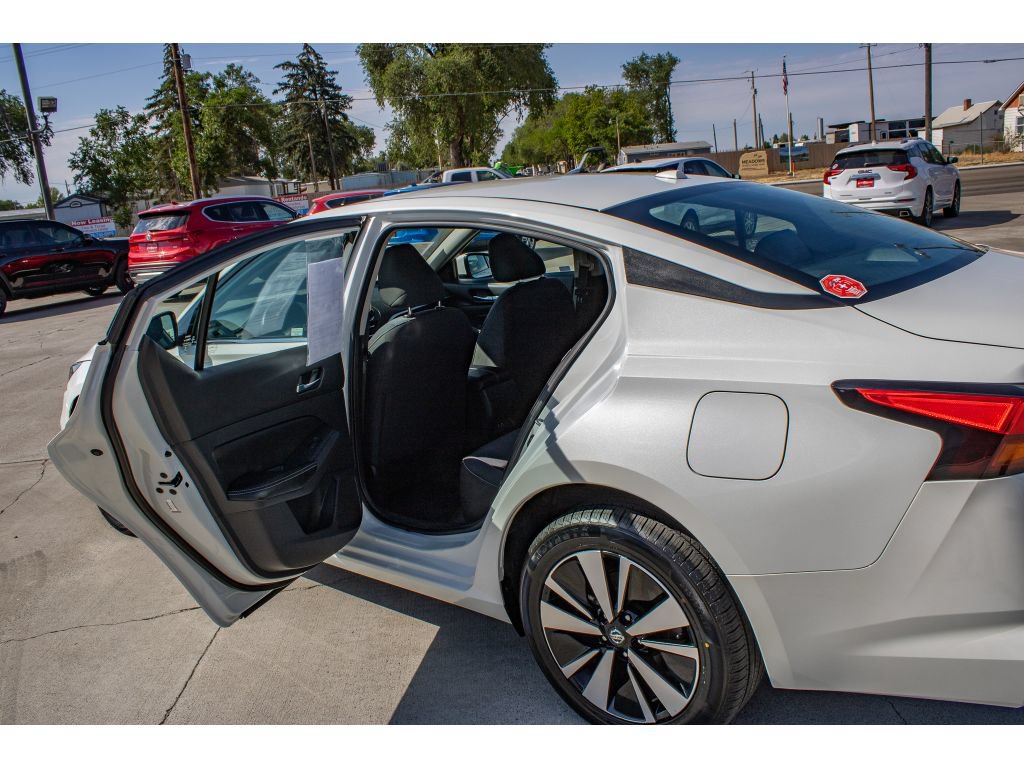 Used 2022 Nissan Altima 2.5 SV AWD/4WD image 14