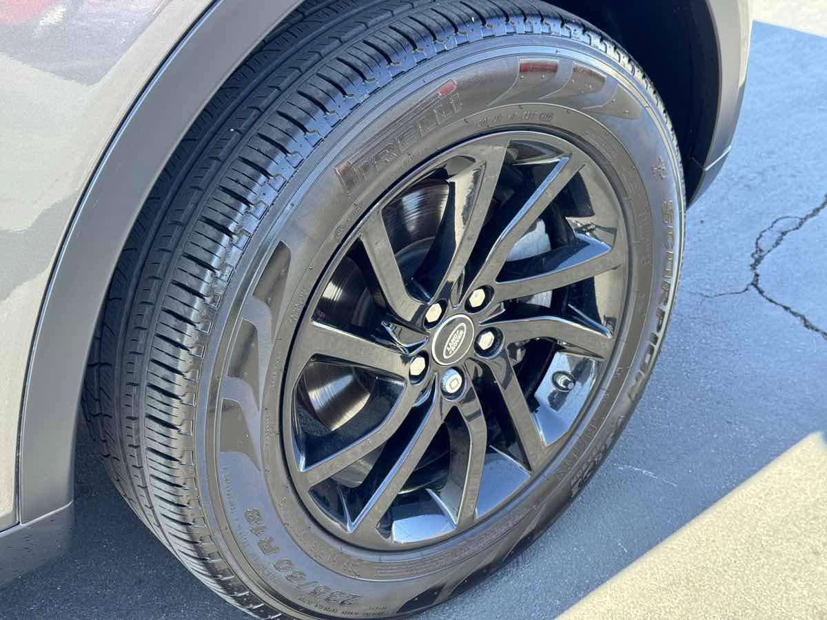 Used 2018 Land Rover Discovery Sport SE AWD/4WD image 17