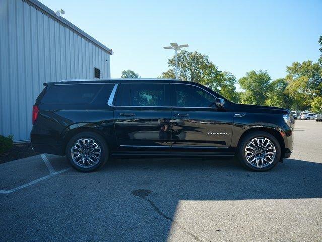 Used 2023 GMC Yukon XL Denali Ultimate image 7
