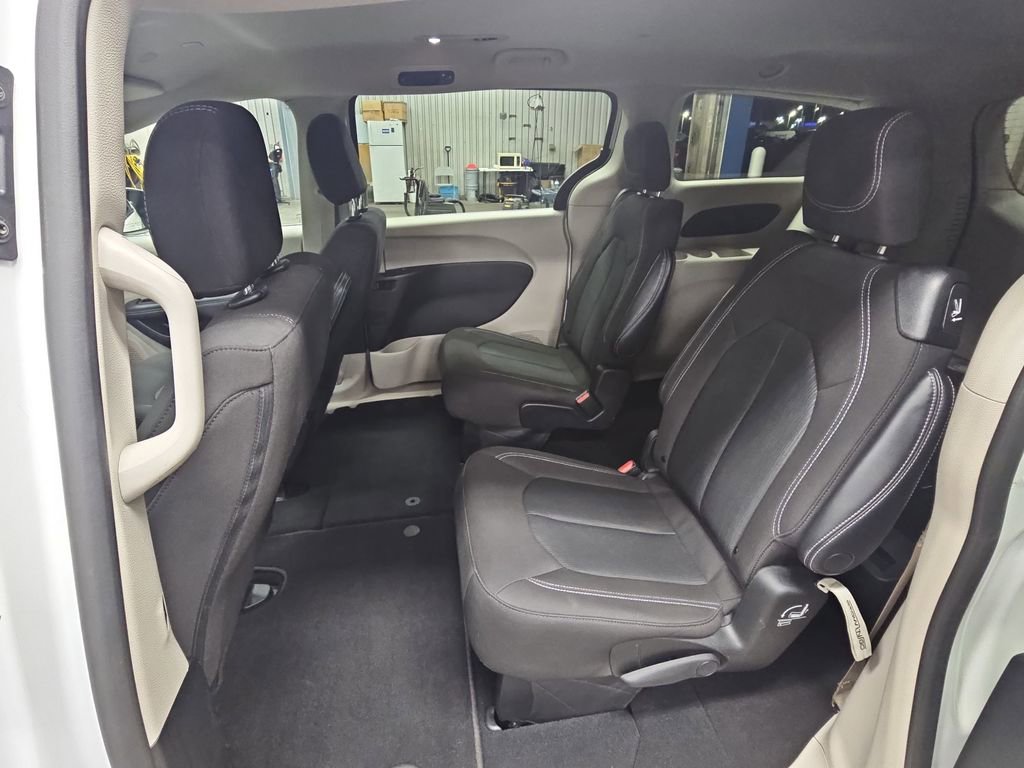 Used 2023 Chrysler Voyager LX FWD image 14