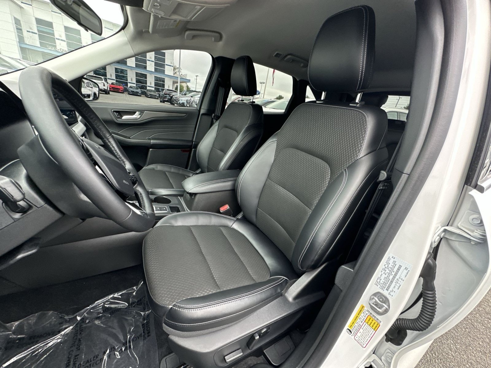 Used 2025 Ford Escape SE FWD image 21
