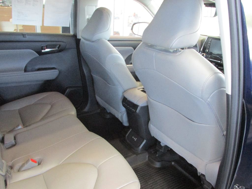 Used 2022 Toyota Highlander XLE image 33
