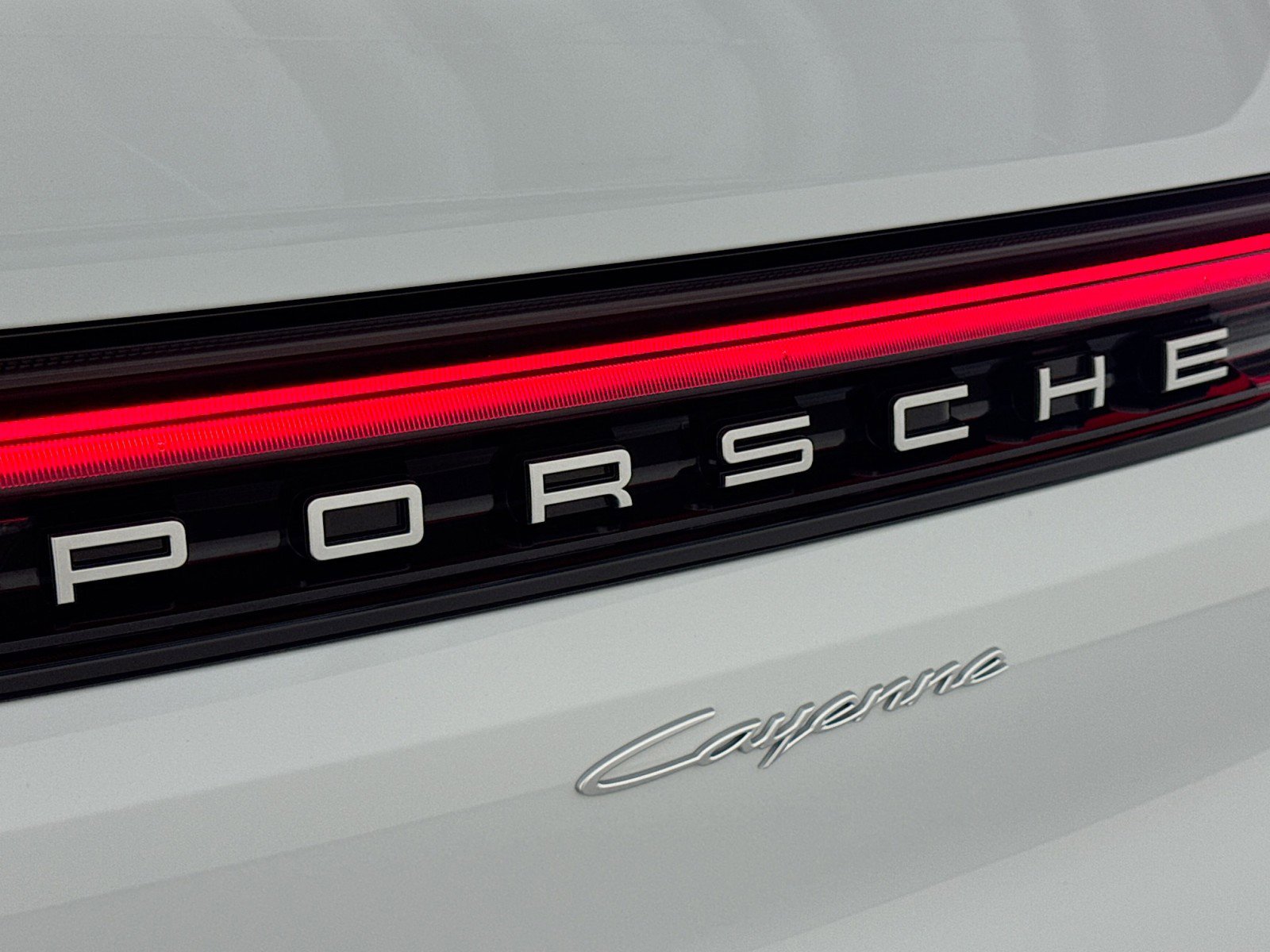 Used 2025 Porsche Cayenne image 25