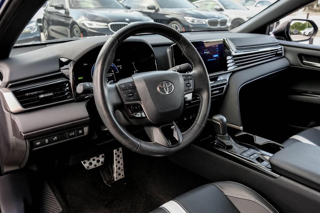 Used 2025 Toyota Camry SE FWD image 12