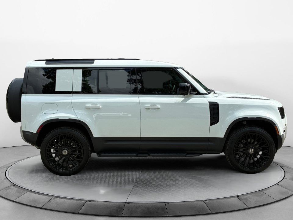 Used 2025 Land Rover Defender 110 S AWD/4WD image 8