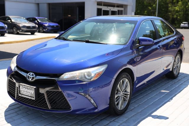 Used 2015 Toyota Camry SE w/ Moonroof Package