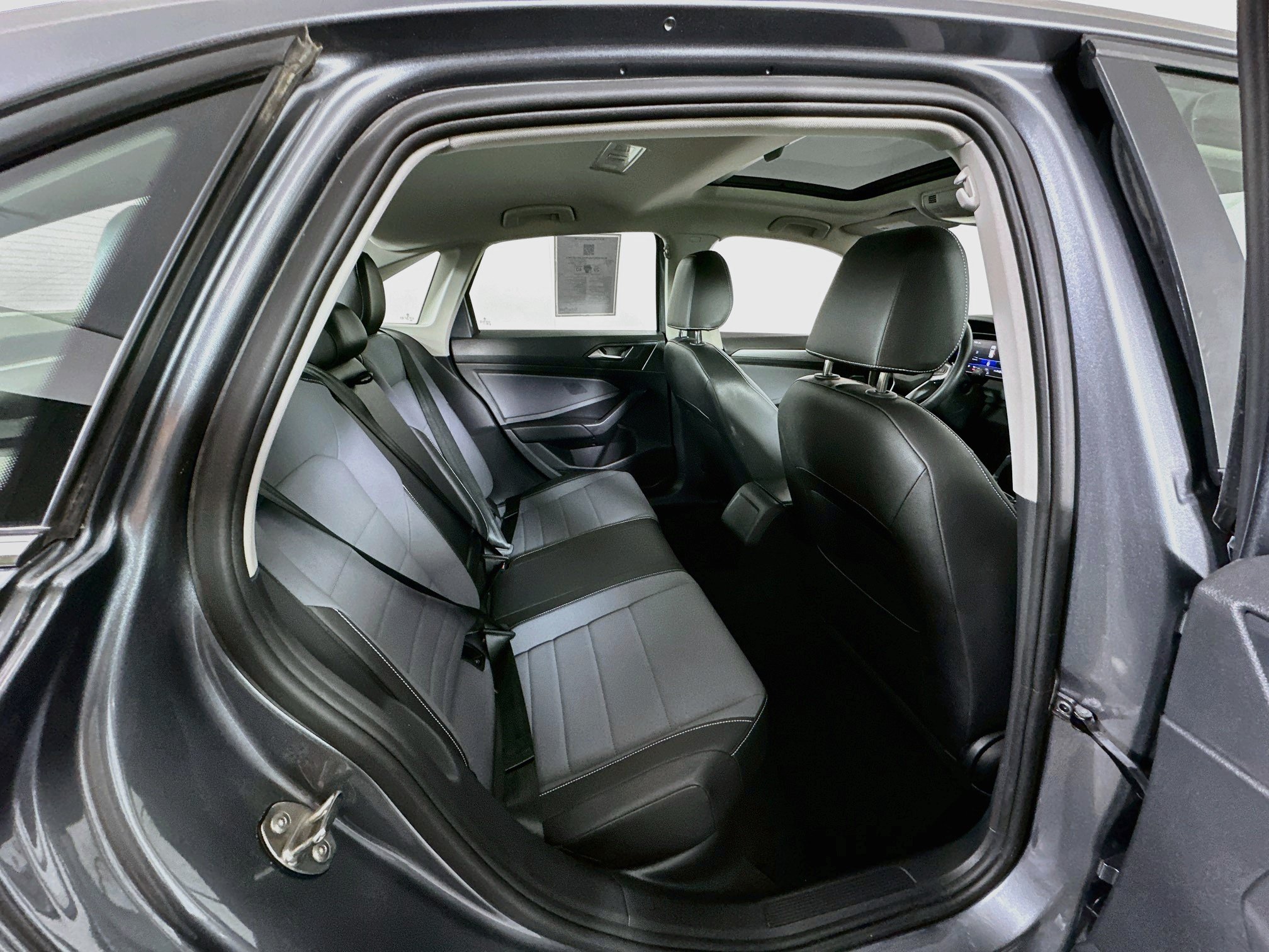 Used 2025 Volkswagen Jetta SE FWD image 30