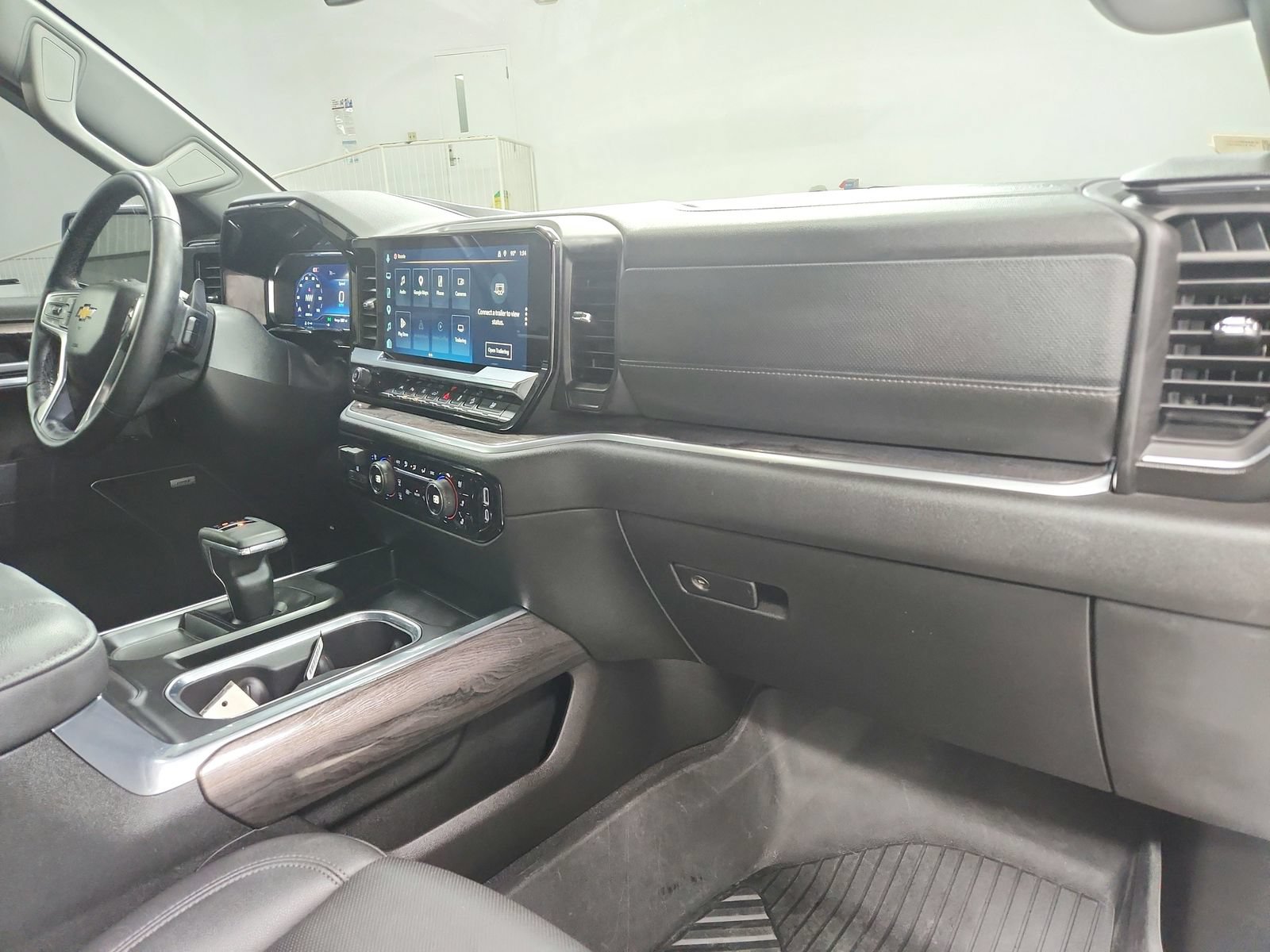 Used 2025 Chevrolet Silverado 1500 LTZ AWD/4WD image 41