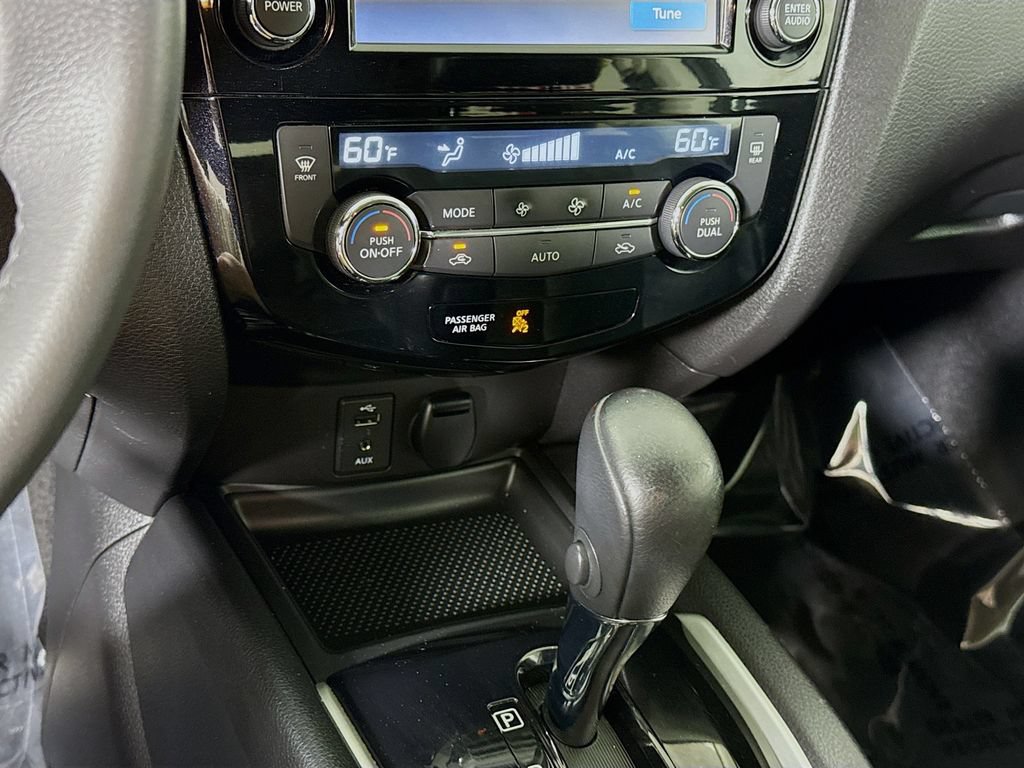 Used 2014 Nissan Rogue SL AWD/4WD image 8