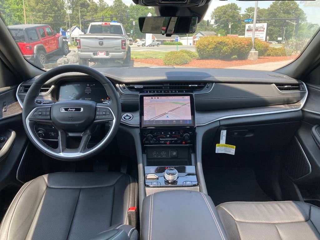 New 2024 Jeep Grand Cherokee Limited 4xe w/ Luxury Tech Group II image 13