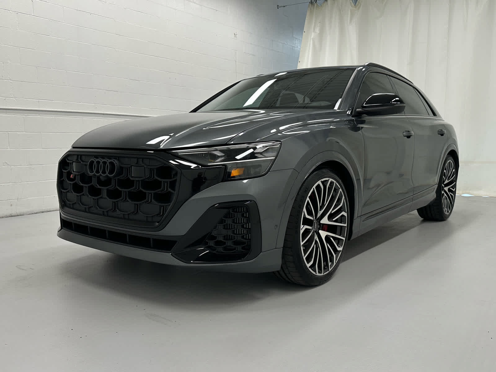 Used 2026 Audi SQ8 Prestige AWD/4WD image 4